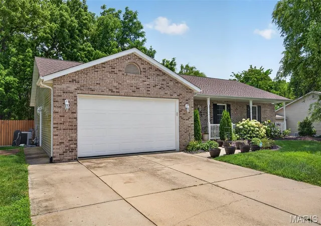 Photo 3 of Single family home for sale at 4826 Cedar Spring Dr, Highland, IL 62249 | MLS# MIS26041461 | Listing updated on 2026-09-13