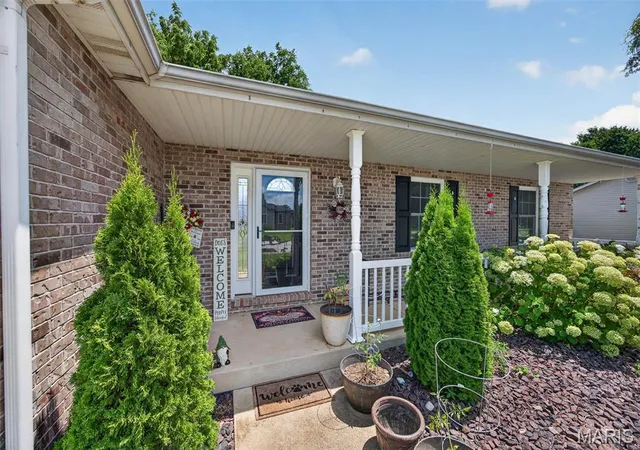 Photo 4 of Single family home for sale at 4826 Cedar Spring Dr, Highland, IL 62249 | MLS# MIS26041461 | Listing updated on 2026-09-13