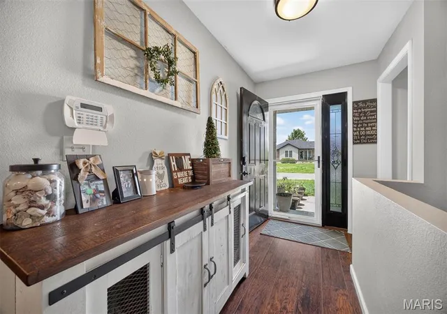 Homes for sale in Highland, IL | 4826 Cedar Spring Dr, Highland, IL 62249 | MLS# MIS26041461