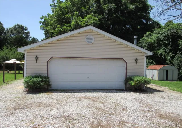 Homes for sale in Collinsville, IL | 1109 Saint Clair Ave, Collinsville, IL 62234 | MLS# MIS26041464