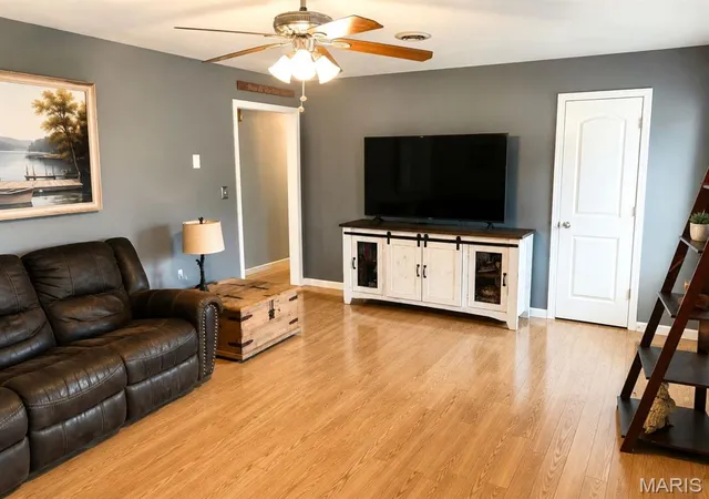 Photo 3 of Single family home for sale at 880 Main St, St Elizabeth, MO 65075 | MLS# MIS26041478 | Listing updated on 2026-10-08