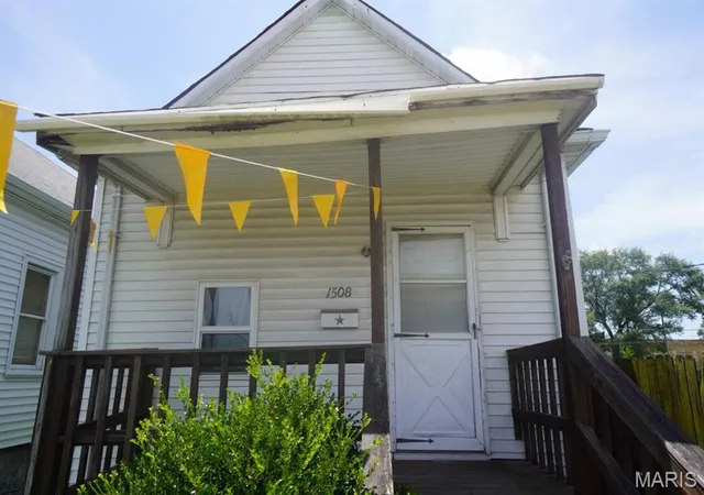 Homes for sale in Madison, IL | 1508 6th St, Madison, IL 62060 | MLS# MIS26041480