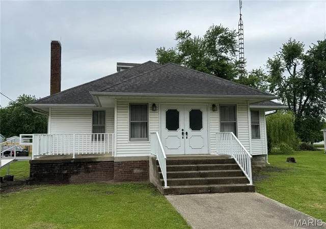 Homes for sale in Farmersville, IL | 406 S Cleveland St, Farmersville, IL 62533 | MLS# MIS26041482