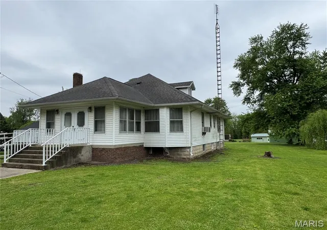 Homes for sale in Farmersville, IL | 406 S Cleveland St, Farmersville, IL 62533 | MLS# MIS26041482