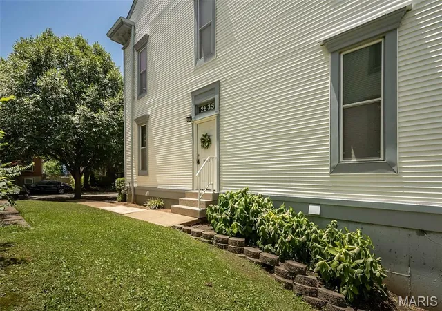 2nd image of 2635 Saint Vincent Ave, St Louis, MO 63104 | MLS# MIS26041483