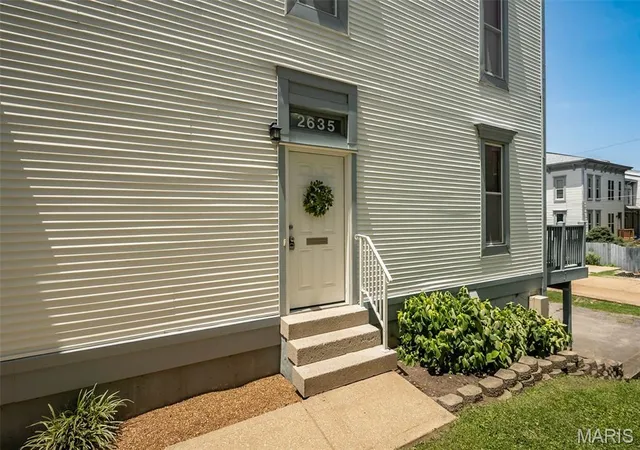 3rd image of 2635 Saint Vincent Ave, St Louis, MO 63104 | MLS# MIS26041483