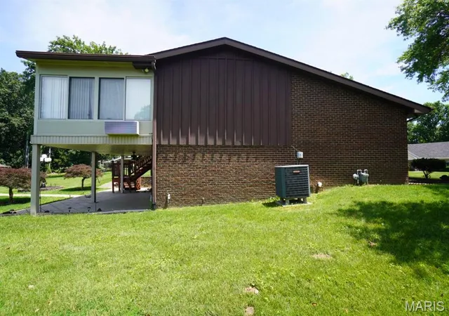 Homes for sale in Caseyville, IL | 139 Lakeland Hills Dr, Caseyville, IL 62208 | MLS# MIS26041489