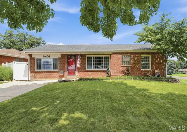Homes for sale in Saint Louis, MO | 9401 Reavis Barracks Rd, Saint Louis, MO 63123 | MLS# MIS26041492