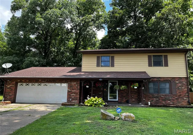 Homes for sale in Belleville, IL | 7730 Myrtlewood Dr, Belleville, IL 62223 | MLS# MIS26041493