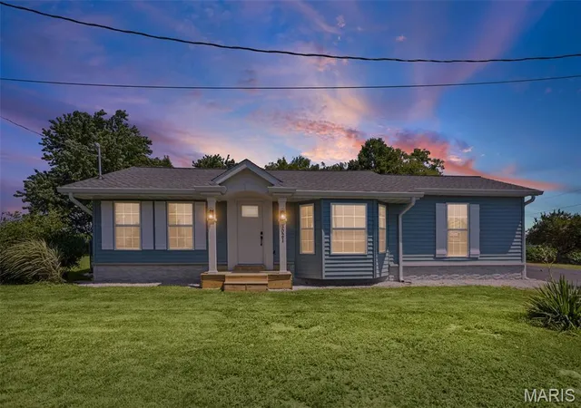 Homes for sale in Belleville, IL | 3021 Carlyle Ave, Belleville, IL 62221 | MLS# MIS26041494