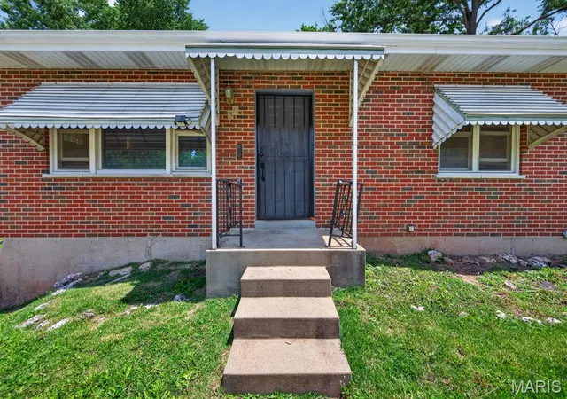 Homes for sale in Jennings, MO | 30 Jendale Court Court, Jennings, MO 63136 | MLS# MIS26041502