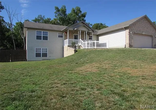 Homes for sale in Waynesville, MO | 138 Lyle Curtis Cir, Waynesville, MO 65583 | MLS# MIS26041504