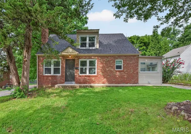 Photo 2 of Sale Pending at 915 Tavalon Ave, Saint Louis, MO 63119 | MLS# MIS26041510 | Listing updated on 2026-09-12
