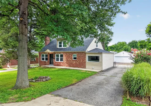 Photo 4 of Sale Pending at 915 Tavalon Ave, Saint Louis, MO 63119 | MLS# MIS26041510 | Listing updated on 2026-09-12