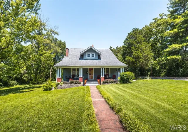 Homes for sale in Cuba, MO | 909 W Spencer St, Cuba, MO 65453 | MLS# MIS26041516