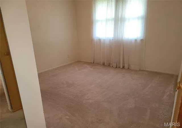 4th image of 130 Sackett Dr, Florissant, MO 63033 | MLS# MIS26041521
