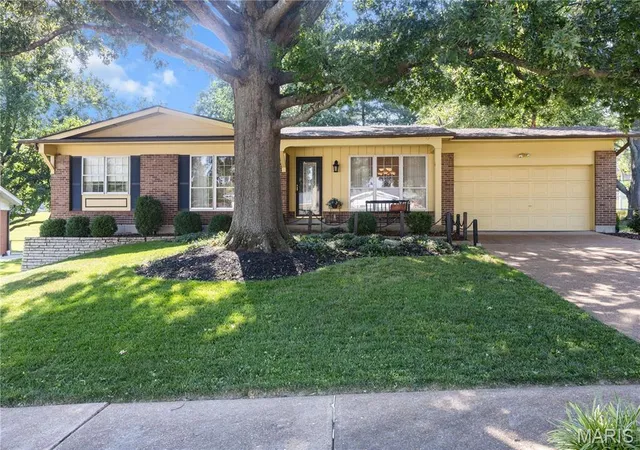 Photo 2 of Sale Pending at 9218 Laramie Dr, Saint Louis, MO 63126 | MLS# MIS26041524 | Listing updated on 2026-08-15