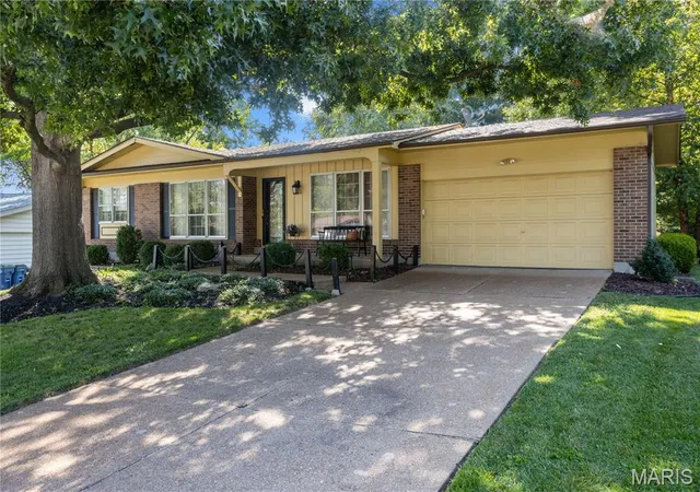 Photo 3 of Sale Pending at 9218 Laramie Dr, Saint Louis, MO 63126 | MLS# MIS26041524 | Listing updated on 2026-08-15