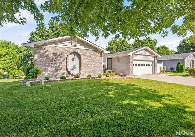 2nd image of 75 Park Charles Blvd, St Peters, MO 63376 | MLS# MIS26041530
