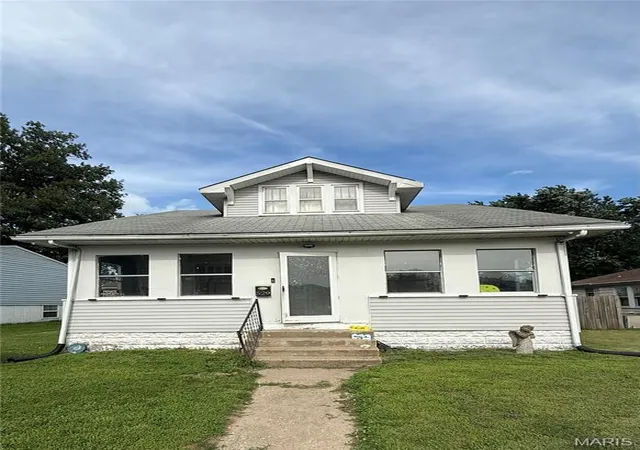 Homes for sale in Wood River, IL | 529 N 2nd St, Wood River, IL 62095 | MLS# MIS26041534