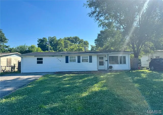 Homes for sale in Cahokia, IL | 1315 Saint Stephens Dr, Cahokia, IL 62206 | MLS# MIS26041539