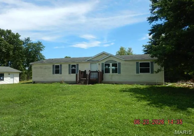 Homes for sale in Winfield, MO | 94 Pinewood Dr, Winfield, MO 63389 | MLS# MIS26041543