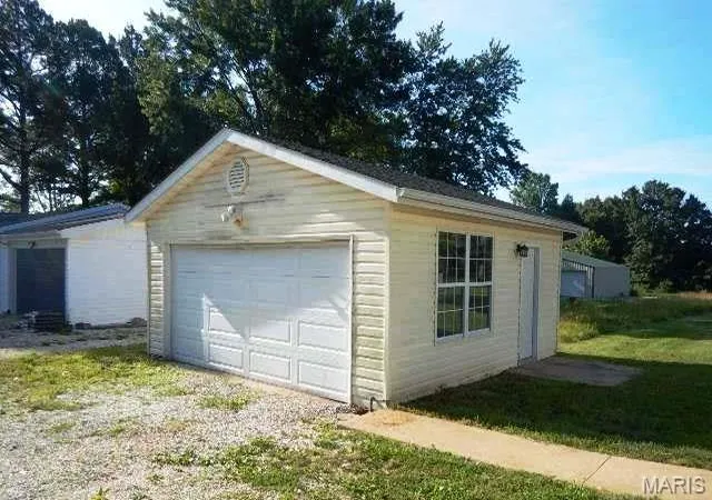 Homes for sale in Winfield, MO | 94 Pinewood Dr, Winfield, MO 63389 | MLS# MIS26041543