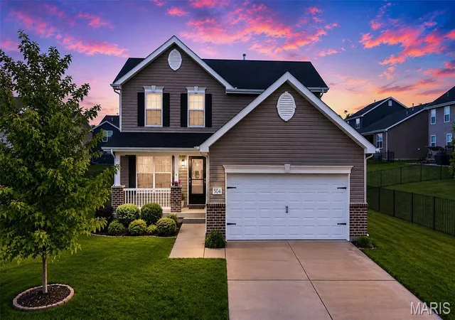 Homes for sale in Lake Saint Louis, MO | 504 Golden Leaf Ct, Lake Saint Louis, MO 63367 | MLS# MIS26041546