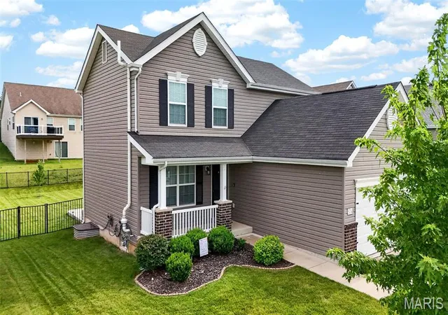 Homes for sale in Lake Saint Louis, MO | 504 Golden Leaf Ct, Lake Saint Louis, MO 63367 | MLS# MIS26041546