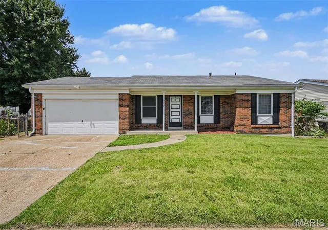 Photo 1 of Single family home for sale at 4057 Fox Island Dr, Florissant, MO 63034 | MLS# MIS26041547 | Listing updated on 2026-08-13