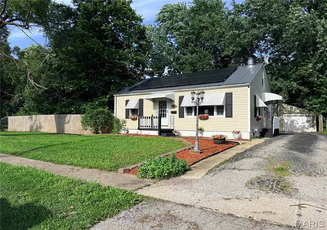Homes for sale in Litchfield, IL | 608 S Van Buren St, Litchfield, IL 62056 | MLS# MIS26041559