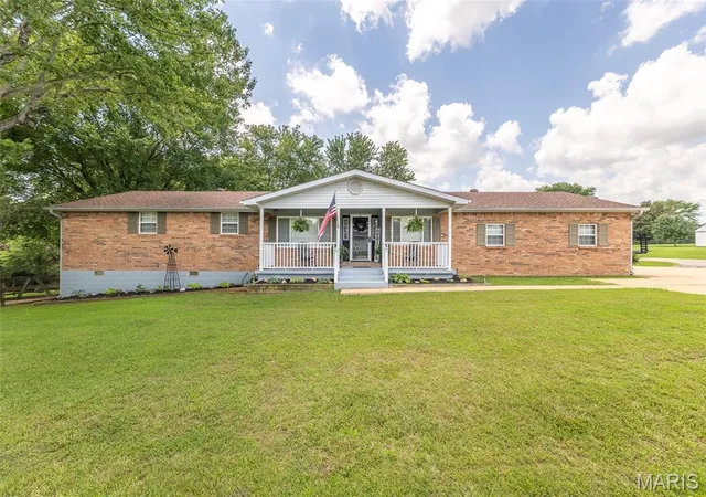 Photo 2 of Single family home for sale at 2006 Kysar Rd, Poplar Bluff, MO 63901 | MLS# MIS26041566 | Listing updated on 2026-09-18
