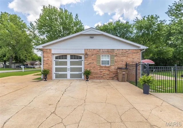 Homes for sale in Poplar Bluff, MO | 2006 Kysar Rd, Poplar Bluff, MO 63901 | MLS# MIS26041566