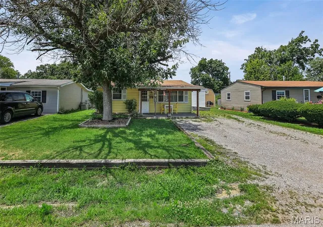 Homes for sale in Cahokia, IL | 221 Saint John Dr, Cahokia, IL 62206 | MLS# MIS26041568