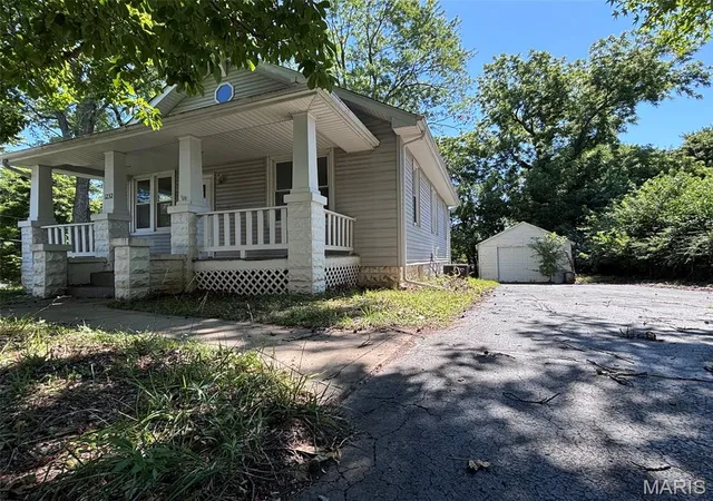 Homes for sale in Collinsville, IL | 1232 Olive St, Collinsville, IL 62234 | MLS# MIS26041572