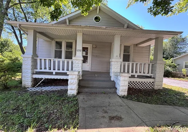 Homes for sale in Collinsville, IL | 1232 Olive St, Collinsville, IL 62234 | MLS# MIS26041572