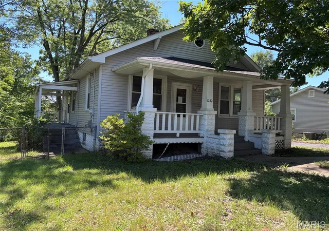 Homes for sale in Collinsville, IL | 1232 Olive St, Collinsville, IL 62234 | MLS# MIS26041572