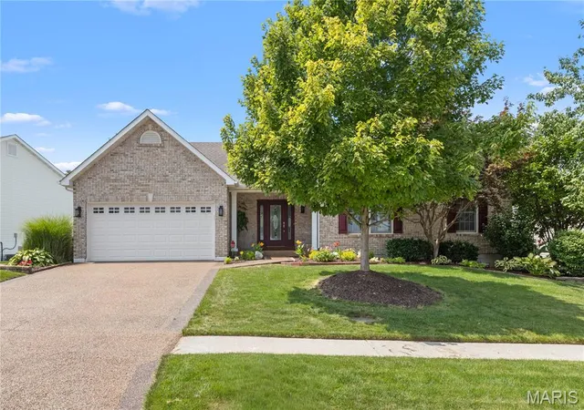 Photo 2 of Sale Pending at 1404 Devonshire County Dr, Wentzville, MO 63385 | MLS# MIS26041577 | Listing updated on 2026-08-22