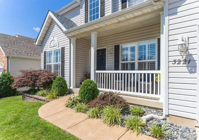 Homes for sale in Oakville, MO | 3221 Kingsridge Manor Dr, Oakville, MO 63129 | MLS# MIS26041578