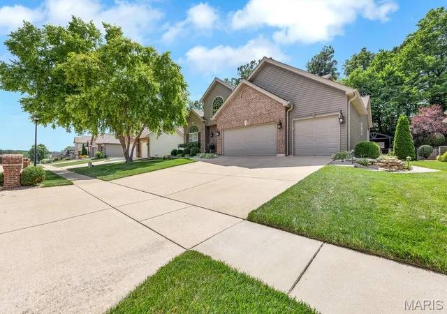 Homes for sale in Wentzville, MO | 310 Highland Meadows Ct, Wentzville, MO 63385 | MLS# MIS26041580