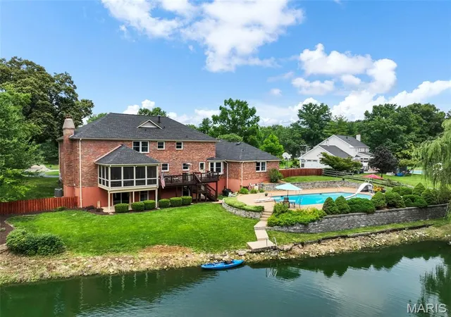 Homes for sale in Chesterfield, MO | 1868 Stenton Path, Chesterfield, MO 63005 | MLS# MIS26041581