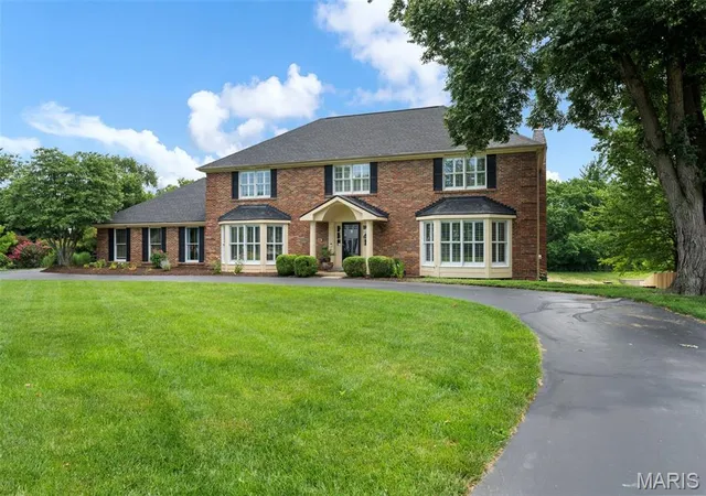 Homes for sale in Chesterfield, MO | 1868 Stenton Path, Chesterfield, MO 63005 | MLS# MIS26041581