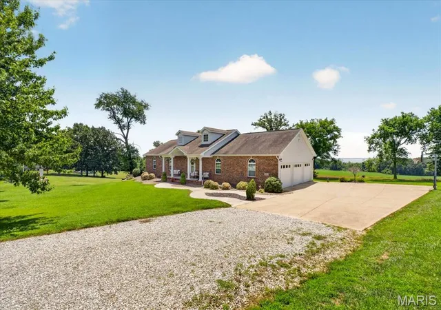Homes for sale in Carlyle, IL | 21610 Westview Rd, Carlyle, IL 62231 | MLS# MIS26041584