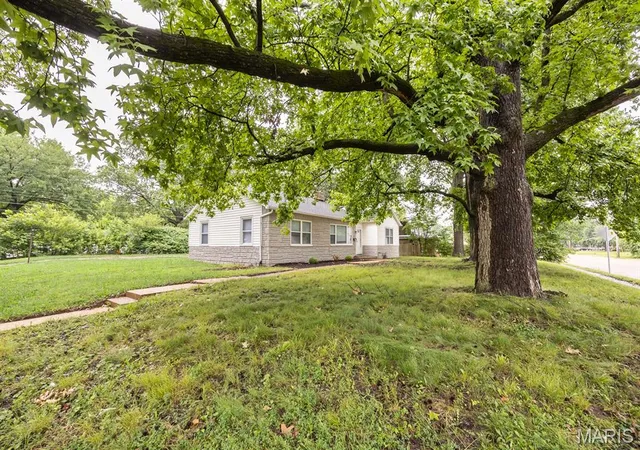 Homes for sale in Swansea, IL | 1912 N 17Th St, Swansea, IL 62226 | MLS# MIS26041586