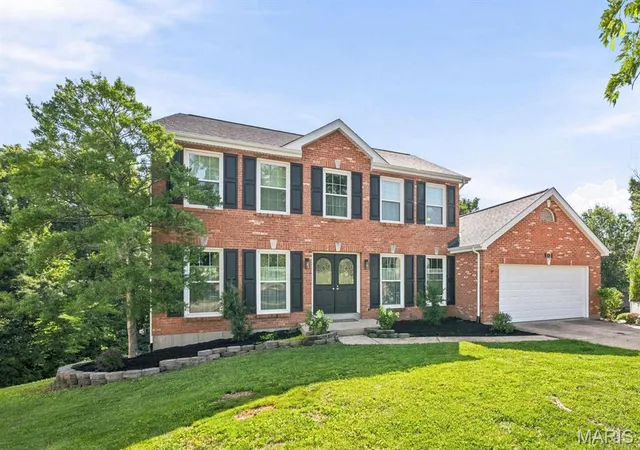 2nd image of 501 Oak Leaf Manor Ct, Ballwin, MO 63021 | MLS# MIS26041588