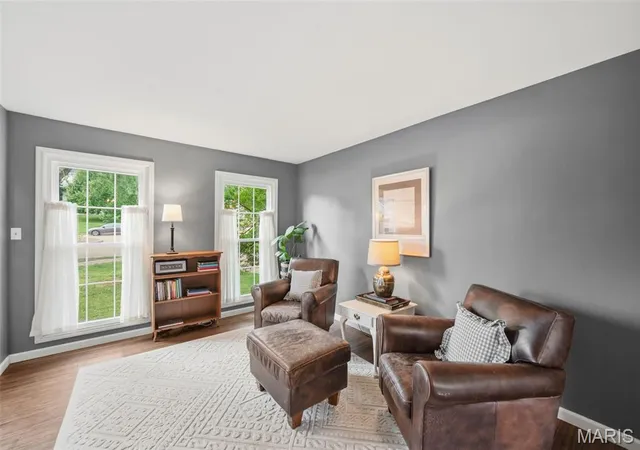4th image of 501 Oak Leaf Manor Ct, Ballwin, MO 63021 | MLS# MIS26041588
