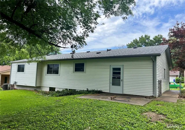 2nd image of 3270 Kingsley Dr, Florissant, MO 63033 | MLS# MIS26041605