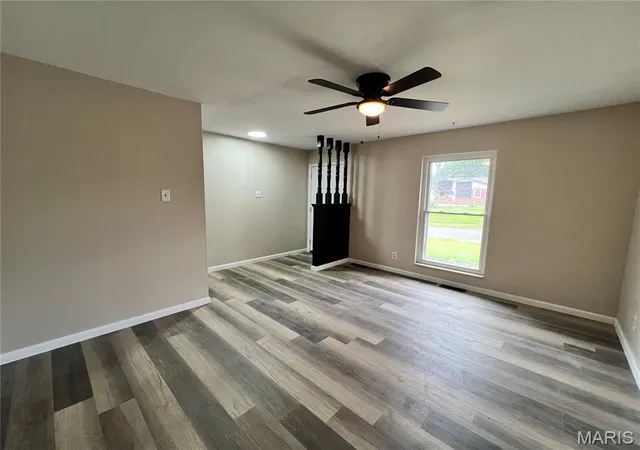 3rd image of 3270 Kingsley Dr, Florissant, MO 63033 | MLS# MIS26041605