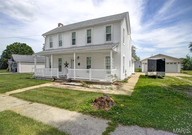 Homes for sale in Jerseyville, IL | 604 E Exchange St, Jerseyville, IL 62052 | MLS# MIS26041615