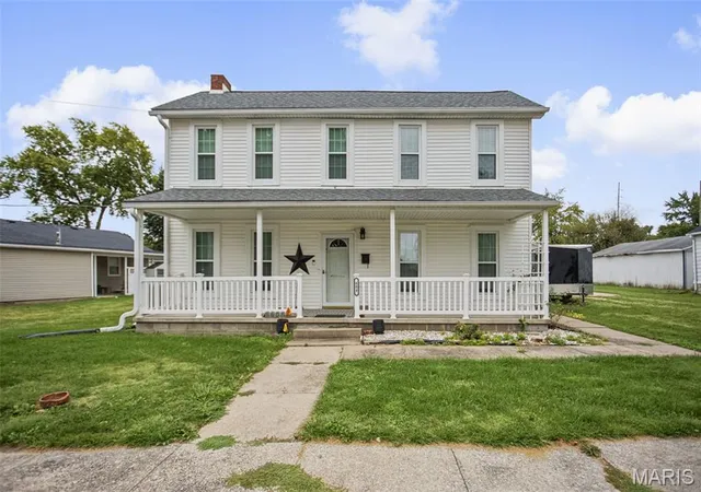 Photo 3 of Single family home for sale at 604 E Exchange St, Jerseyville, IL 62052 | MLS# MIS26041615 | Listing updated on 2026-09-26